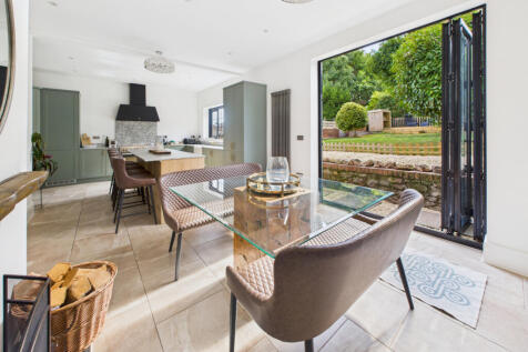 Kitchen / Dining Area