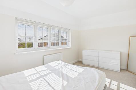 CAM02519G0-PR0335-STILL020