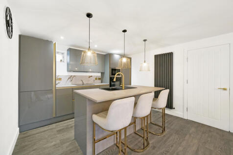 Chain-Free 2-Bed - 2-Bath Apartment | Sydenham Rd