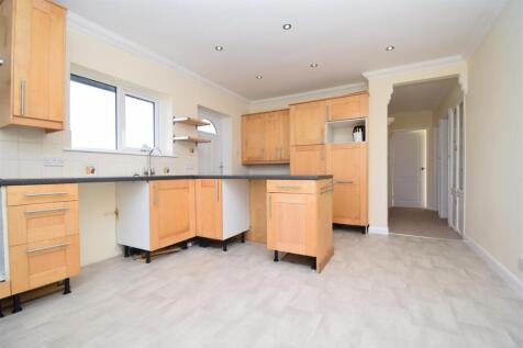 Hawthorne Close, Kirkhamgate, Wakefield, WF2 0RT photo 4