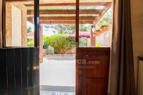 Villa with pool near the beach in Arenal den Castell