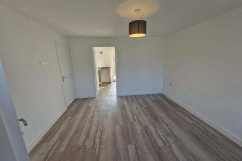 Kingfisher Drive, YEOVIL photo 3