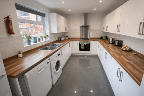6 bed terraced house to rent Balfour Road, Lenton