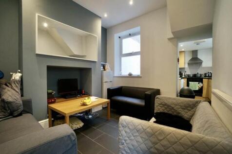 5 Bedroom House in LL57 2AN