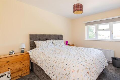 Castle Way, Barton Seagrave, Kettering photo 4