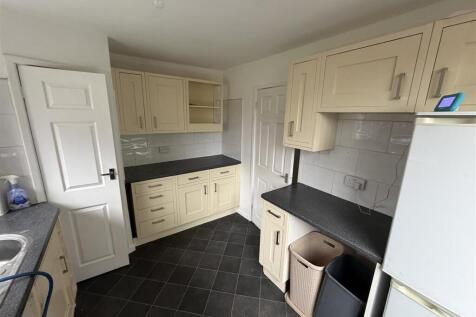 Sundon Road, Houghton Regis, Dunstable photo 2