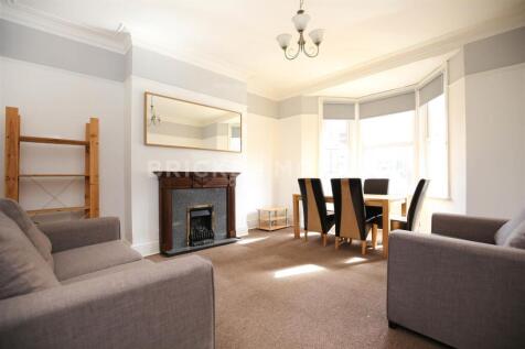 4-bed terraced on (£118pppw) King John Terrace, Heaton , Newcastle Upon Tyne, NE6, £2,045/mo
