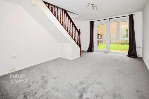 Churchwood Drive Tangmere PO20 photo 3