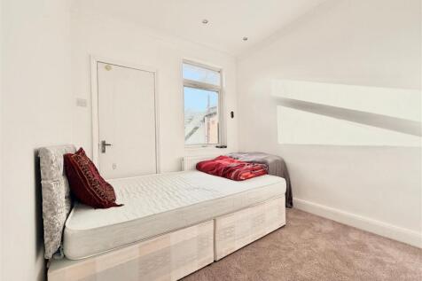 WhatsApp Image 2025-10-27 at 16.46.31_e094a49b.jpg