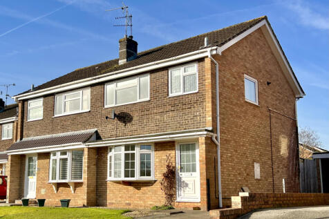 SPACIOUS 3 Bedroom, 2 Reception Home