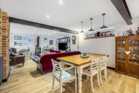 Flat 6 9 Cross O'Cliff Hill-10