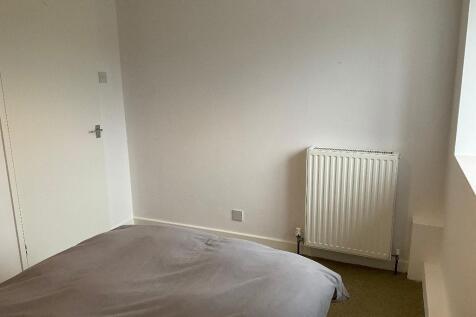 Bed 3, warm, bright &amp; sunny