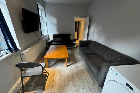 5-bed terraced on Richmond Road, Fallowfield, Manchester, M14 6YW, £3,125/mo