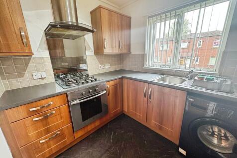 Whitstable Close, Chadderton photo 3
