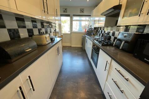 L-SHAPED KITCHEN/DINER 14'3 x 6'4> 12'