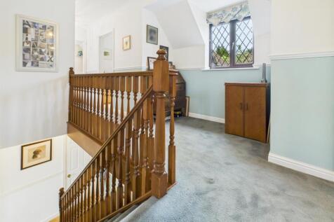 FIRST FLOOR STAIRS AND LANDING