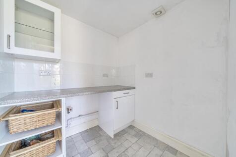 1328641-10-6883c7ec93af4