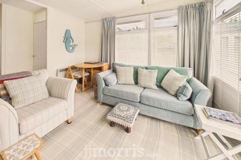 Lounge Area (Open Plan)