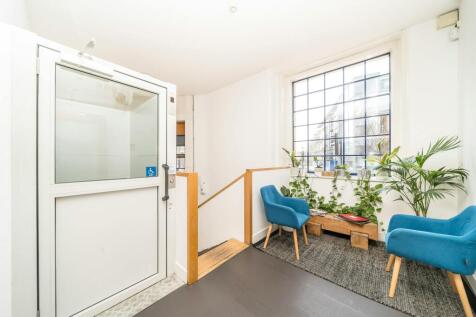 170172 Tower Bridge Road reception.jpg