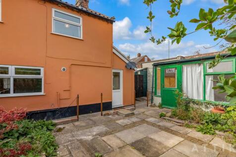 28 Norwich Road Halesworth IP19 8BX (10).jpg