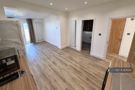 Selborne Gardens, London, NW4 photo 3