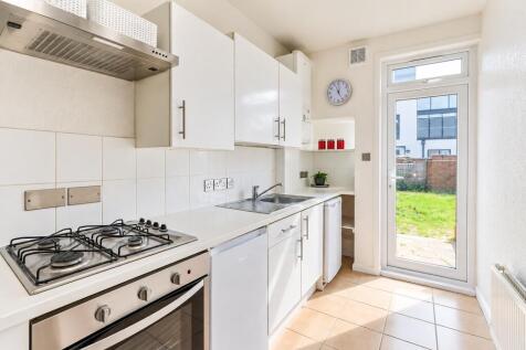 Cowper Avenue, Sutton photo 3