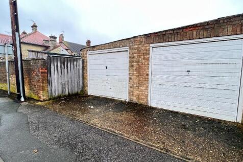 Garage/Workshop