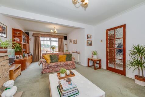 SITTING ROOM/DINING ROOM AND KITCHEN
