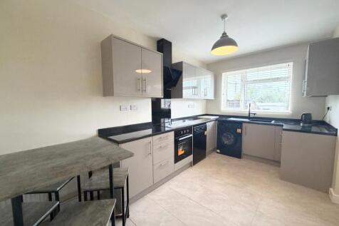 Lovat Drive, Northampton photo 3