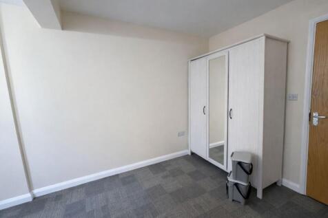 8 Jubilee Road, High Wycombe photo 4