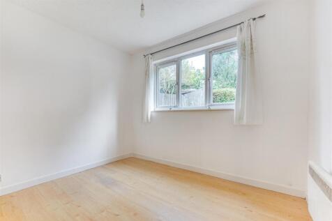 57 Tudor Close-1.jpg