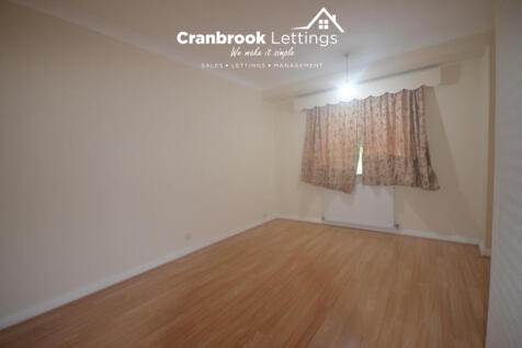 Two-bedroom ground floor maisonette on Eastern Av