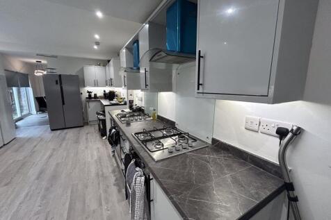 10-bed house on Rolleston Drive, Nottingham, £7,367/mo