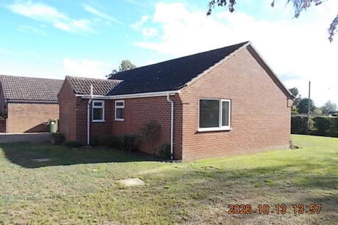 Cawstons Meadow,Poringland,NR14 photo 3