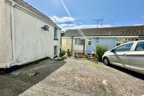 Flat - Outside and Parking.jpg