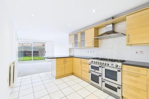 CAM01909G0-PR0430-STILL009