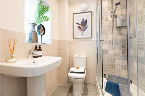 Modern en suite shower room