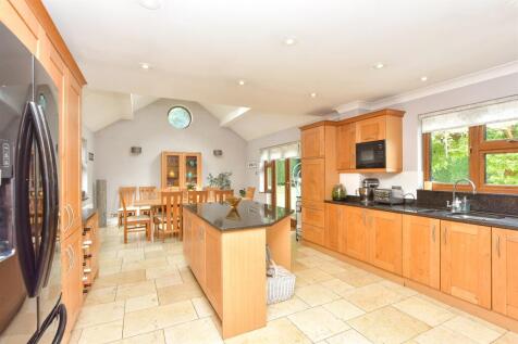 Kitchen/Breakfast Area