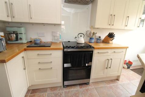 Kitchen 2.JPG