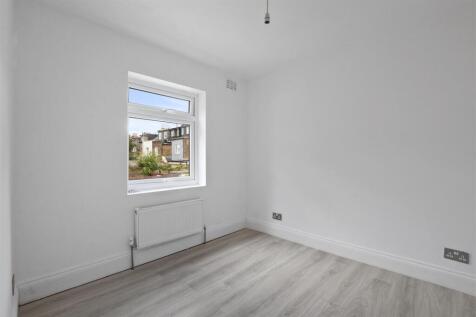 04-dc62GCWT - 8 Felixstowe Road - Bedroom -Origina