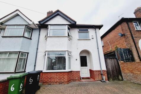 4-bed semi-detached on 6 Charlotte Street, Leamington Spa, £2,000/mo