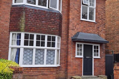 5-bed terraced on 48 Russell Terrace, CV31 1HE, £2,000/mo
