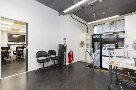 1 Hollybush Gardens  02.jpg