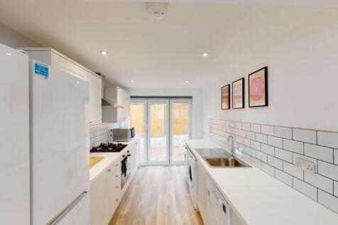 1 Yew Tree Close EX4 5EH photo 3