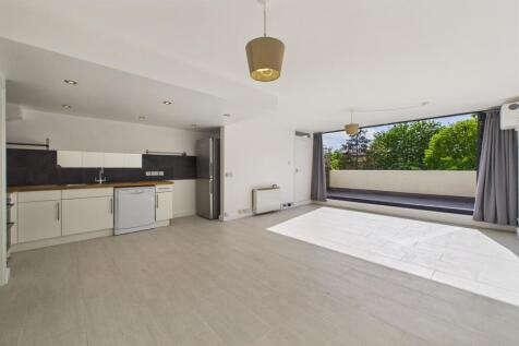 Living Room / Kitche