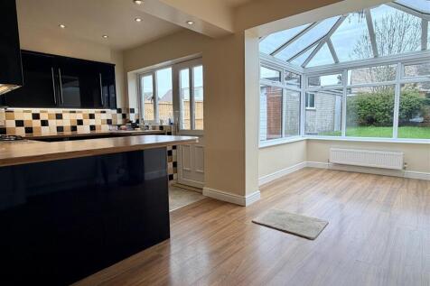 OPEN PLAN DINING KITCHEN/CONSERVATORY