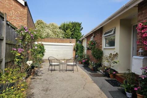 Enclosed Side Driveway