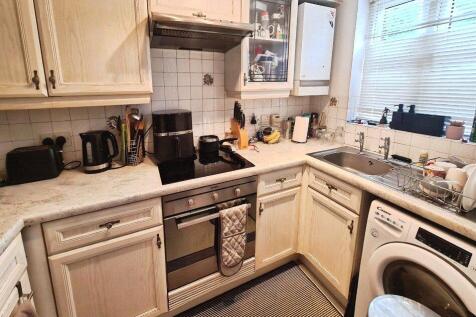 Flint Close, Southampton, Hampshire, SO19 photo 5