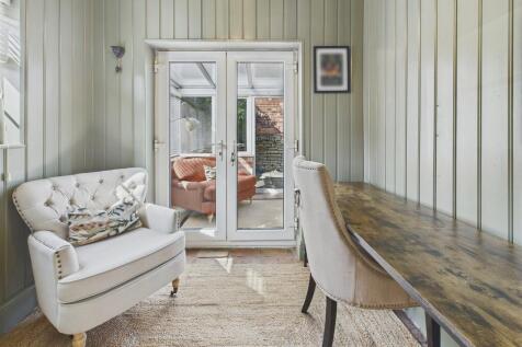 CAM04273G0-PR0157...