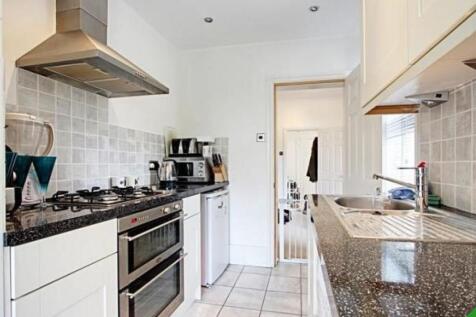 Fitted Kitchen with Fridge, Washing Machine and Co